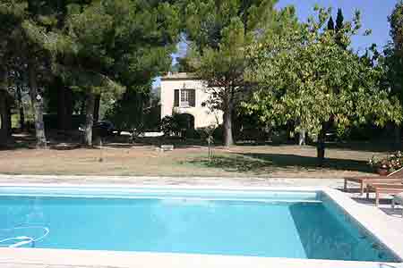 Location proprit, domaine, aux Baux de Provence, Alpilles avec piscine prive